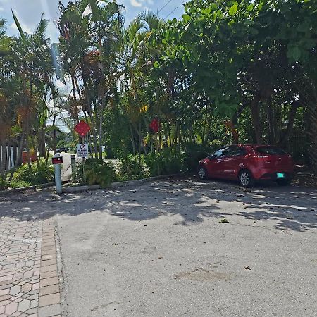 A4 - Endless Summer Rentals - Downtown Apartment Near Park, Ports, And Beach Fort Lauderdale Exterior photo